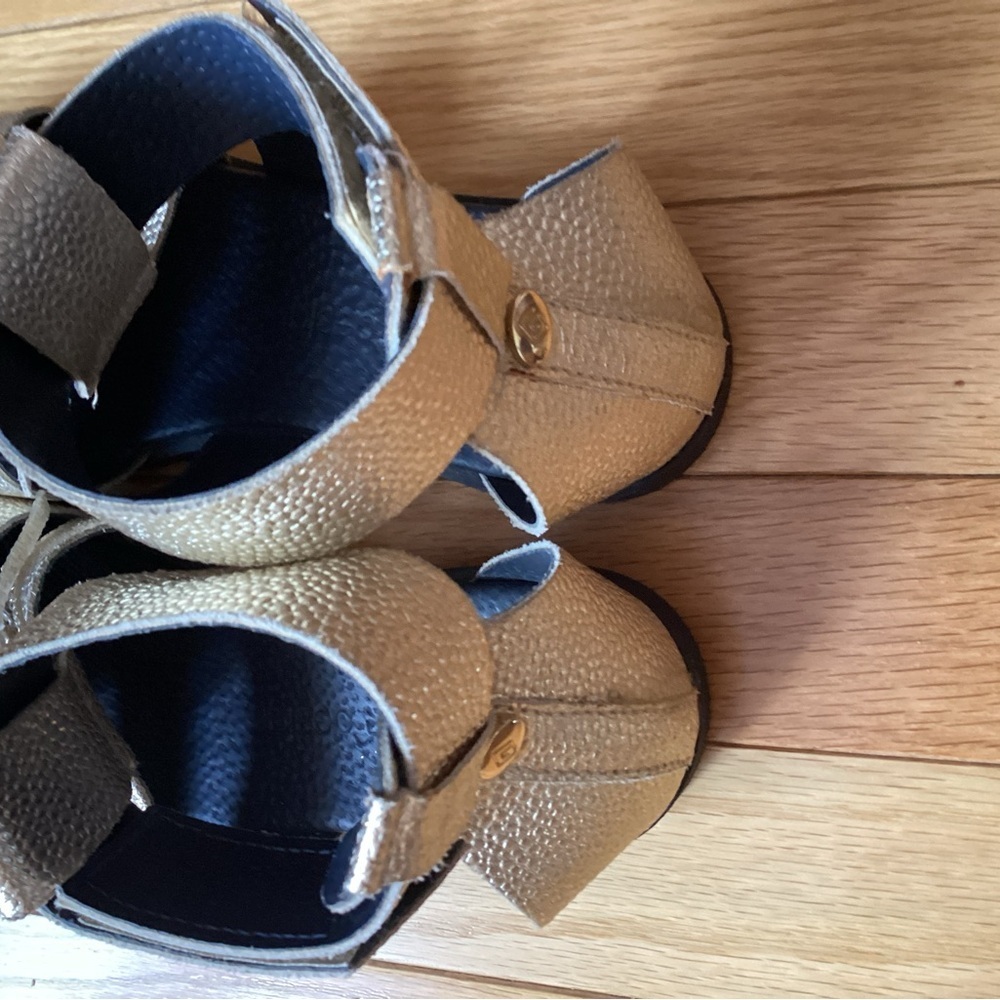 Gold gladiator leather sandals, fringe, like new, fit 6.5 - Picture 8 of 15